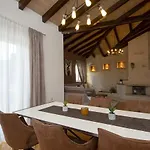 Villa Whitestone