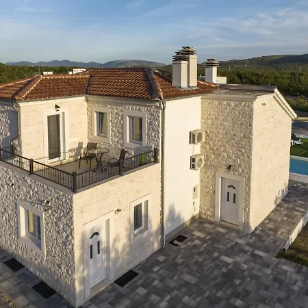 Whitestone Σίμπενικ