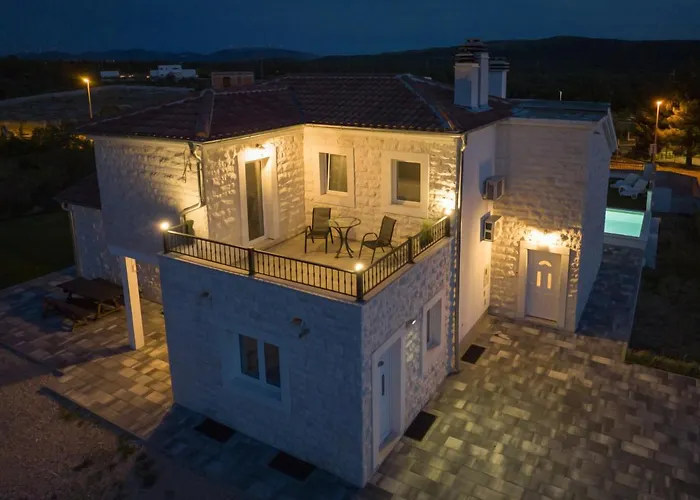 Whitestone וילה שיבניק